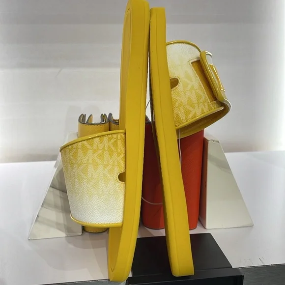 Michael Kors Slide Logo Sandals Palmer Ombré Signature
Daisy Yellow 
NWT - Picture 5 of 16